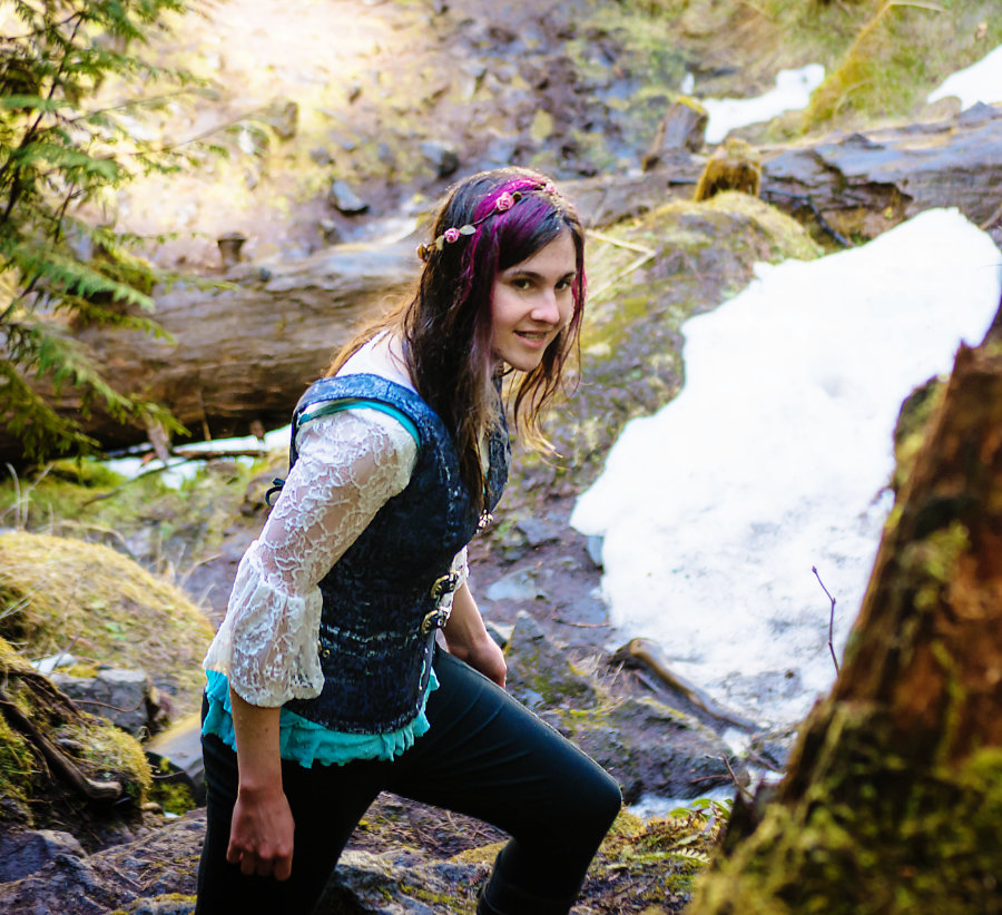Talented Artist, Cassia Dawn, vocalist and musician