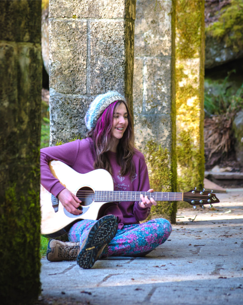 Cassia Dawn, Singer Songwriter and Musician